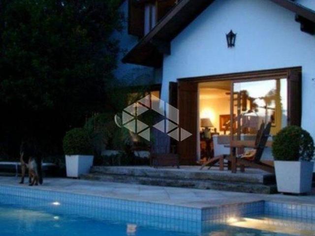 Casa Alto Padrão com piscina e quadra de esportes na Vila Assunção
