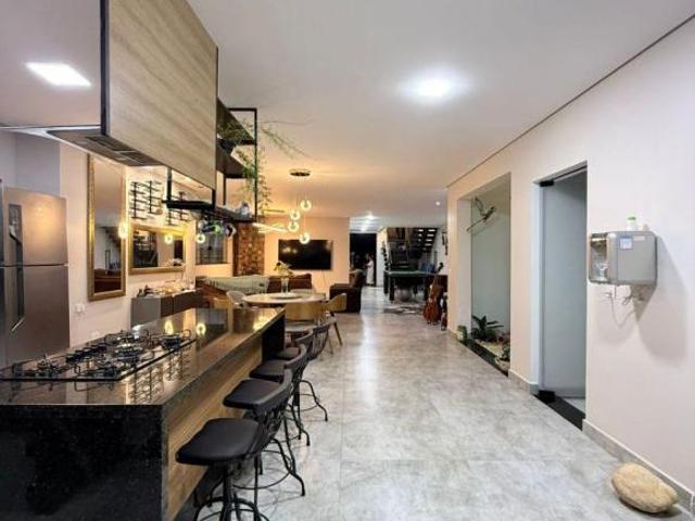 Casa Alto Padrão em Condomínio Aruã