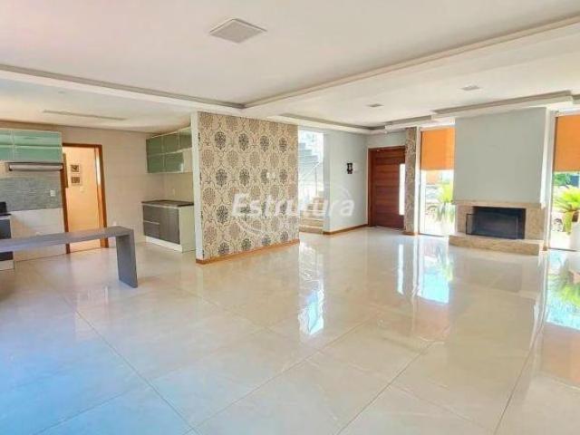 Casa alto padrão em condomínio fechado