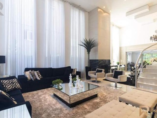 Casa Alto Padrão em Condomínio, Mobiliada, com Jardim, Piscina e 3 suítes à venda 420m2 Campo Co