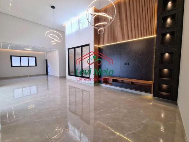 Casa Alto Padrão em Residencial Drummond, Ituiutaba/MG