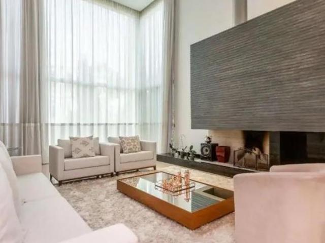 Casa alto padrão em um excelente bairro, com uma ótima metragem de 583 m2