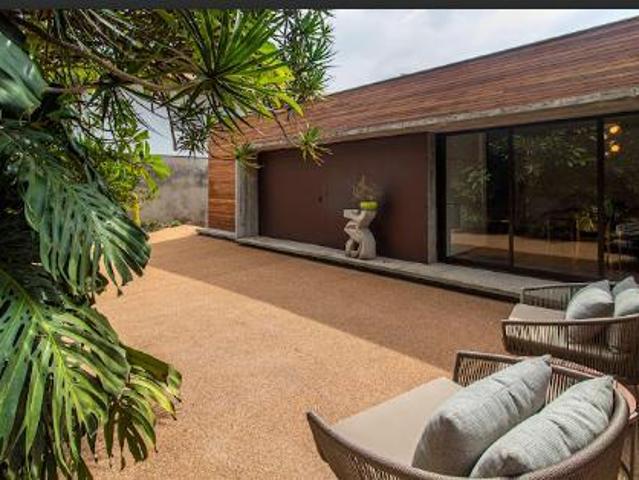 Casa alto padrão p/venda td reformada c/512m2 e 03 suites 05 vagas Jd Leonor Morumbi