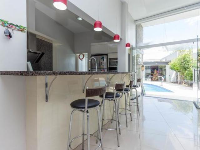 Casa Alto Padrão 3 dormitórios, 2 suítes, 4 banheiros, 4 vagas/box, Bairro Santo Antonio em Porto Al