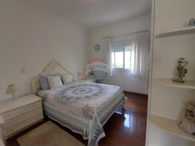 Casa Aluguel em Alphaville – 4 Suítes, Piscina e Lazer Completo