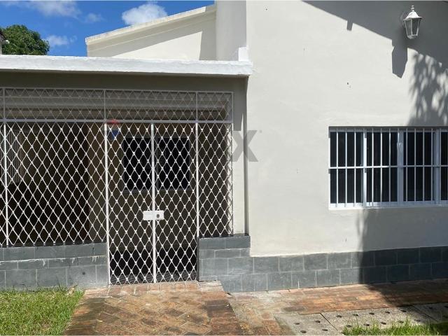 250 Área Útil Casa Alugar, 3 Dormitórios localizado em Rua Francisco Bezerra Monteiro, 389 Poróximo a Reitoria da UFPE Engenho do Meio, Recife, Pernambuco, 50730250 | Brasil
