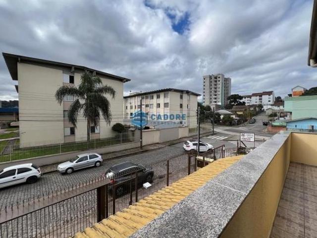 Casa alvenaria no bairro Santa Catarina com 180m²