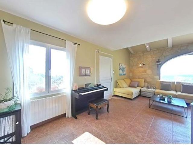 Casa amb encant al Serrat de lAmetlla del Vallès amb vistes espectaculars