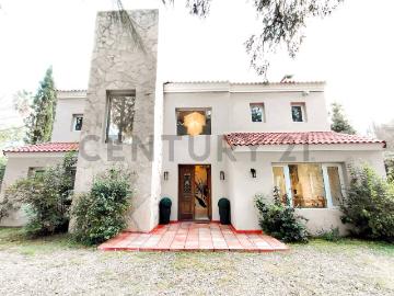 CASA AMOBLADA EN ALQUILER CON GRAN PARQUE Y PILETA EN LA BOTA – BENAVÍDEZ