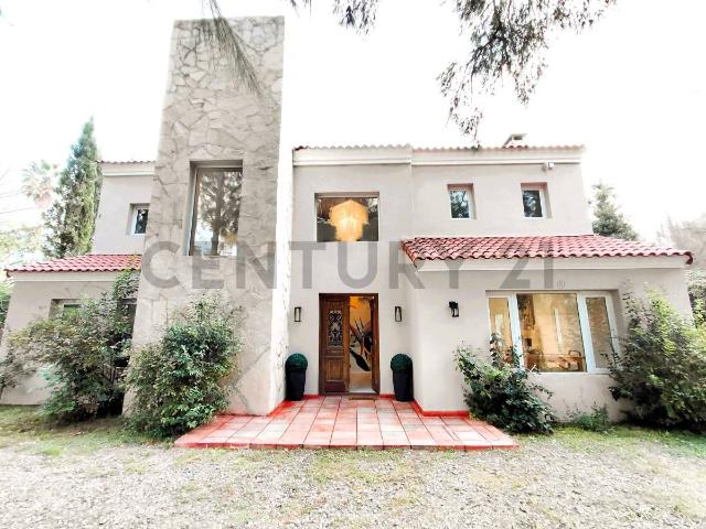 CASA AMOBLADA EN ALQUILER CON GRAN PARQUE Y PILETA EN LA BOTA – BENAVÍDEZ