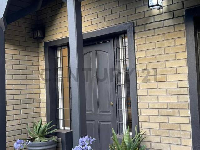 CASA AMOBLADA EN ALQUILER EN CITY BELL DE 3 DORMITORIOS PARQUE Y PILETA
