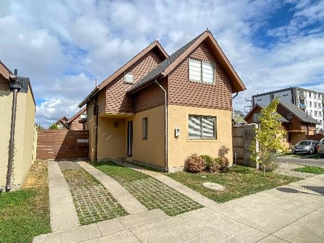 Casa amoblada en exclusivo condominio cerrado en LA