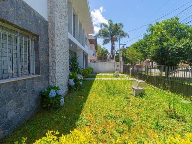 Casa ampla no Alto da XV 400m, 04 suítes, edícula com churrasqueira e localização nobre