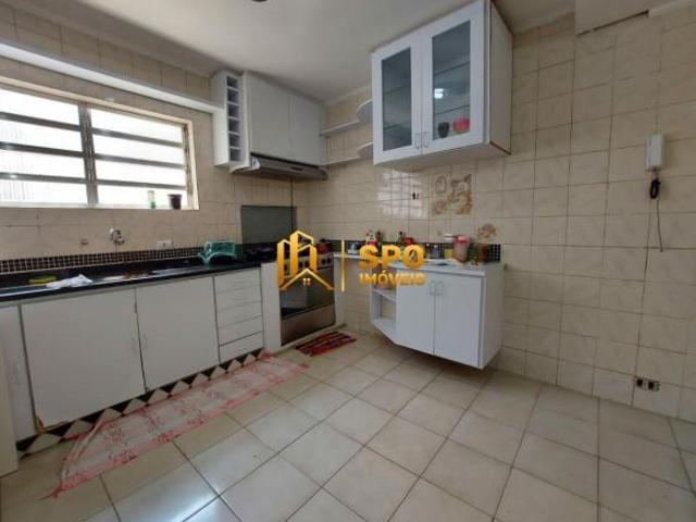 Casa Ampla à Venda com 4 Dormitórios, Lavabo, 2 Vagas e Lavanderia Espaçosa