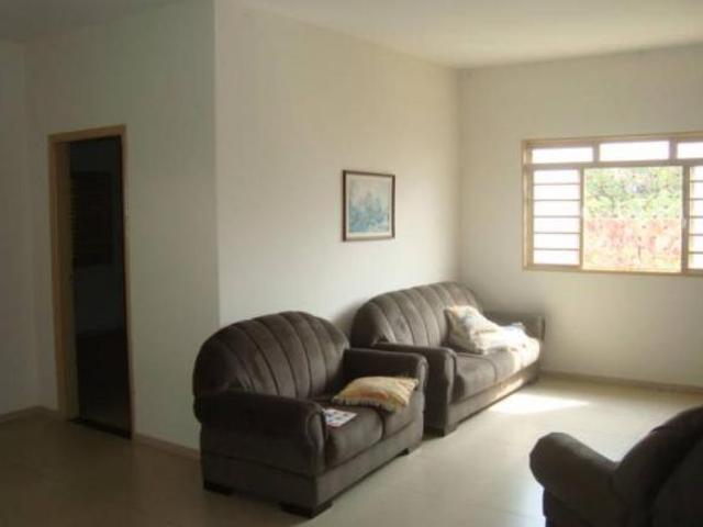 Casa Ampla à Venda em Uchoa/SP ? 05 Dormitórios e Edícula