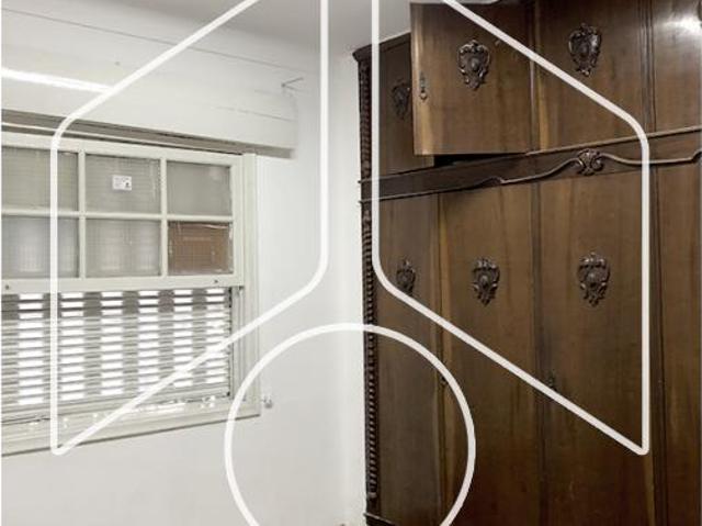 Casa ampla com 4 banheiros e 2 vagas no Centro de Marília