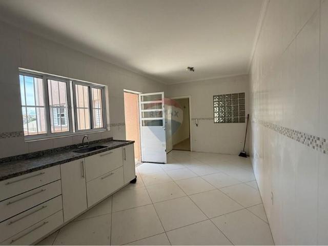 Casa comercial e residencial. Ampla com 4 Dormitórios, 2 Suítes, Studio de 80m² e Espaço Gourmet Completo