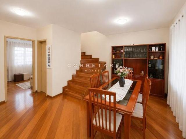 Casa Ampla com 4 Quartos em Terreno de 560m² no Rebouças