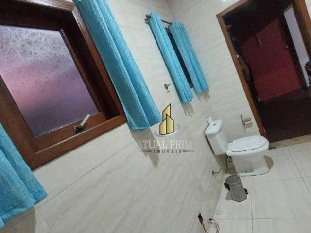 Casa ampla com 4 suítes e salão de festas à venda — 400m² de terreno e 8 vagas de garagem