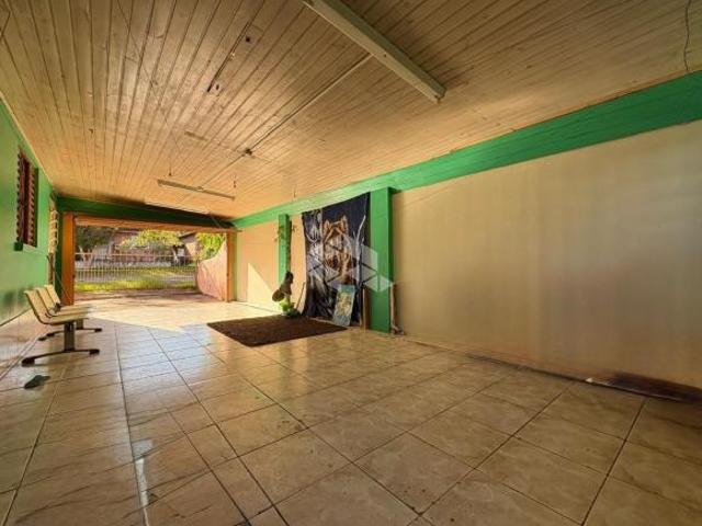 CASA AMPLA COM 2 DORMITÓRIOS E PÁTIO