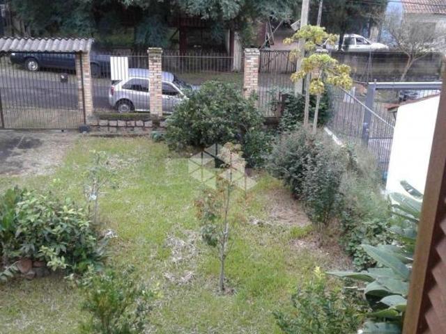 Casa ampla com 2 pisos