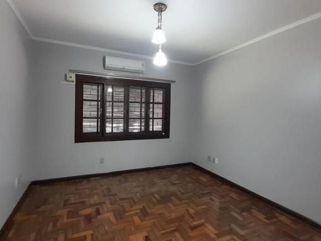 Casa ampla com 3 dormitórios no bairro Sarandi, em Porto Alegre