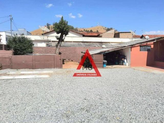 Casa ampla com 3 quartos e estacionamento, ótima localização no bairro Varginha em Itajubá/MG