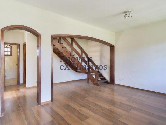 Casa ampla com 3 quartos e excelente espaço externo no Novo Mundo