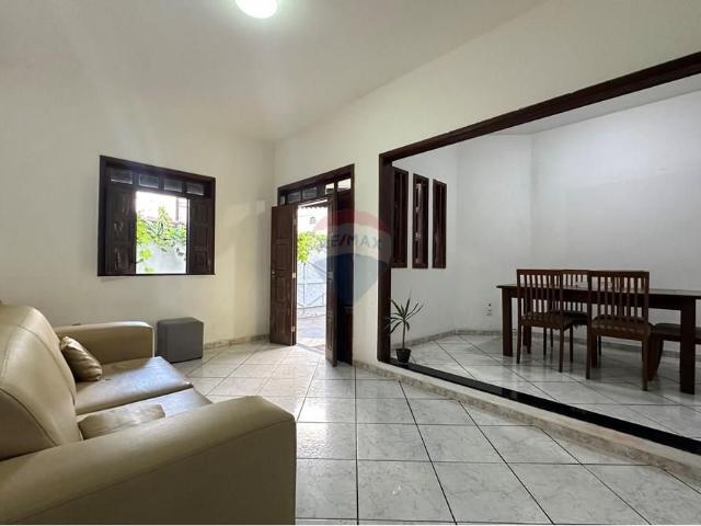 Casa ampla com 3 quartos, suítes e quintal – Cabula, Salvador