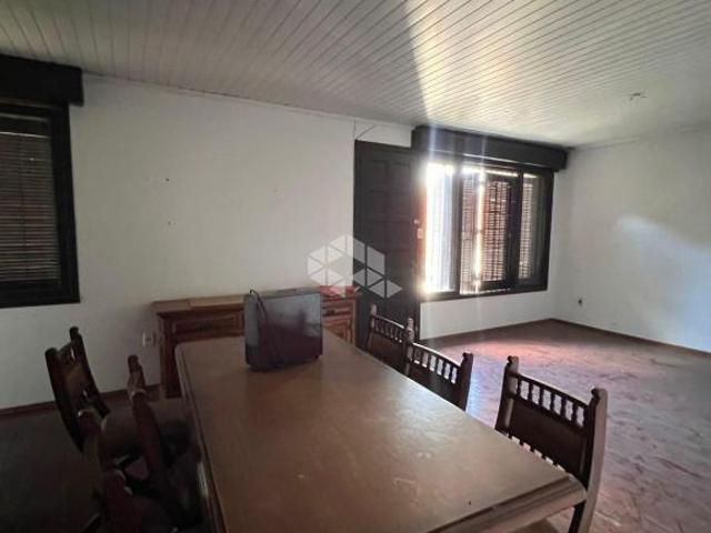 Casa Ampla com três dormitório no bairro Humaitá