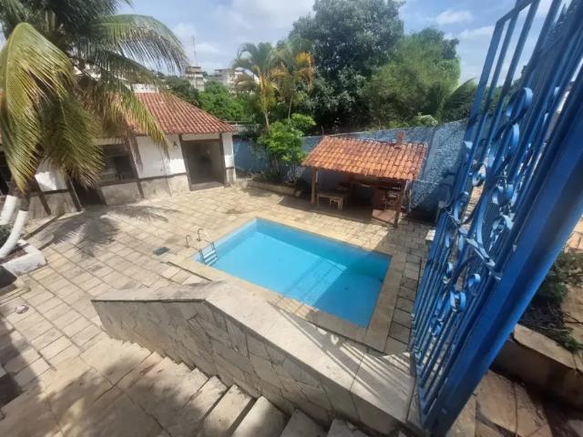 Casa ampla com closet, piscina ampla área externa — 3 vagas cobertas