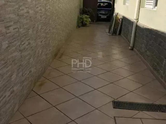 Casa Ampla com Edícula e Salão de Festas Completo com Sauna, Churrasqueira e Garagem para 6 Carros
