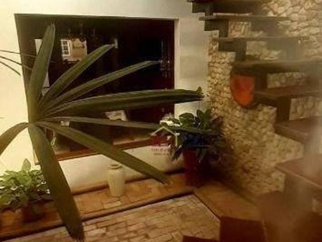 Casa ampla com excelente localização