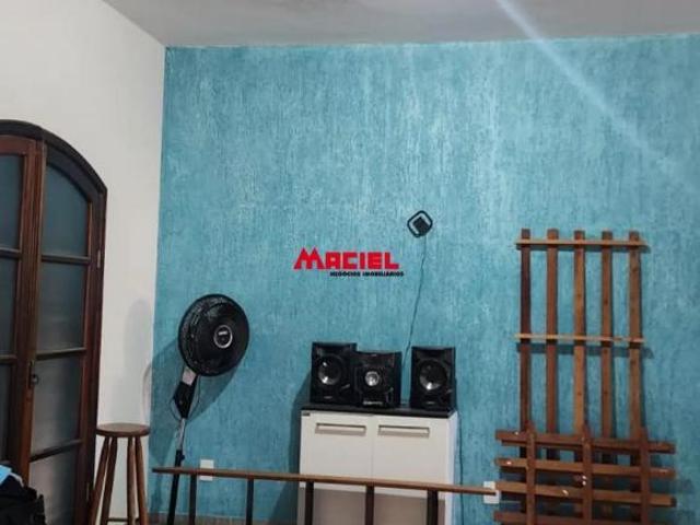 CASA AMPLA COM MAIS DE 300M2, NO JARDIM SANTA INÊS I, CARECE REFORMA