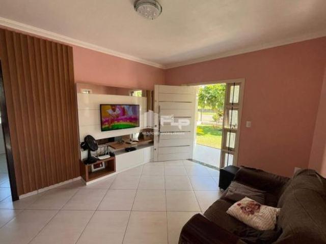 CASA AMPLA COM PÁTIO CERCADO NO BAIRRO VILA RICA