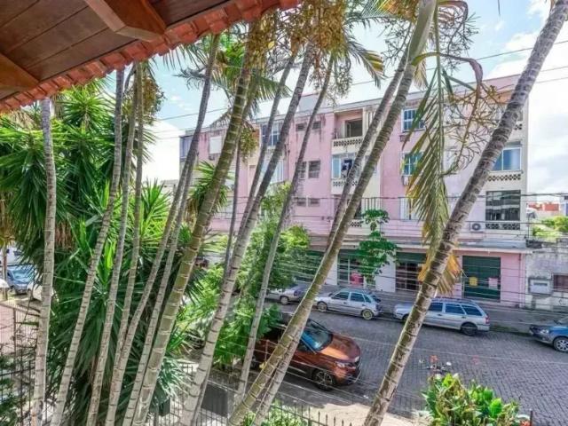 Casa ampla com piscina e 3 dormitórios no bairro Santana – para locação