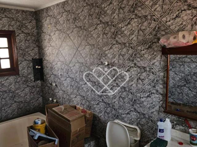 Casa Ampla de Dois Andares com Quintal no Bairro Dom Feliciano em Gravataí