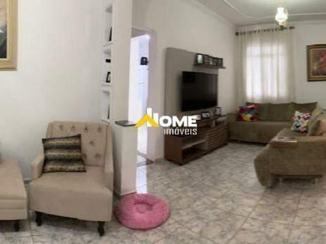 Casa Ampla de 3 Pavimentos com 390m², Vista Definitiva, Suíte com Hidro e 4 Vagas no Barreiro Morro