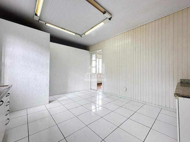 CASA AMPLA E BEM LOCALIZADA