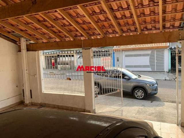 Casa Ampla e Funcional no Jardim Morumbi com Espaço para Lazer e Conveniência