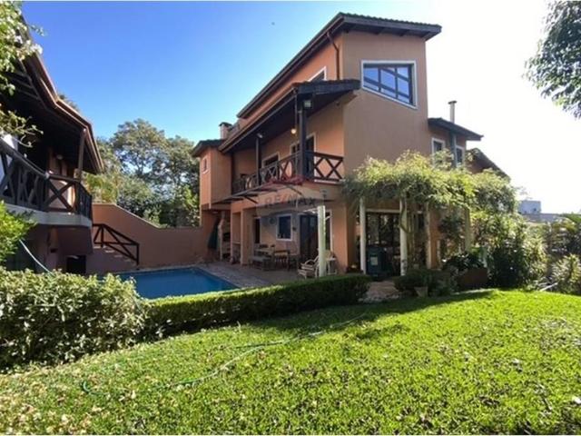 Casa ampla e mobiliada ao lado da reserva, com lazer completo e muito conforto!