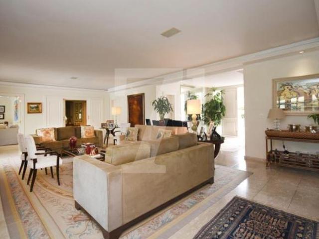 Casa ampla e sofisticada para venda em condominio no Morumbi