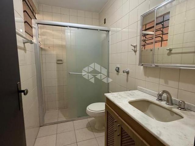 Casa ampla em terreno de 11m x 33m no bairro Auxiliadora