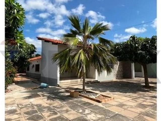 Casa ampla para alugar com suíte, jardim de inverno e terraço!