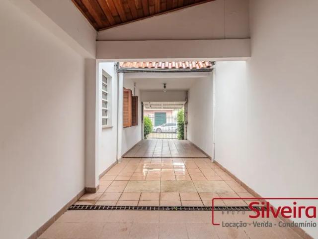 Casa ampla para aluguel e venda. Localização centralizada e privelegiada