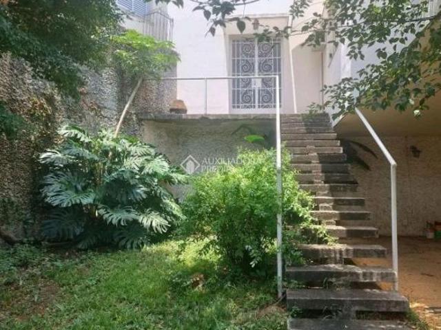 Casa Ampla Próxima ao Aeroporto de Congonhas,Terreno: 340 m² | Área Construída: 190 m²,3 dorm, 3 vag