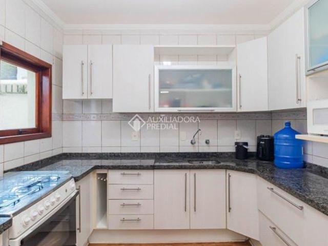Casa ampla 03 quartos opcao 04 dormitários próx Barra Shopping aceita PET