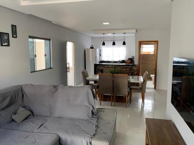 Casa Ampla 107m², 3 Quartos e Quintal em Bairro Residencial e Seguro em São Lourenç