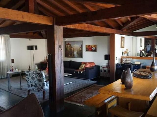 Casa ampla, 5 quartos, 3 suítes, 6 vagas São Bento, BH/MG