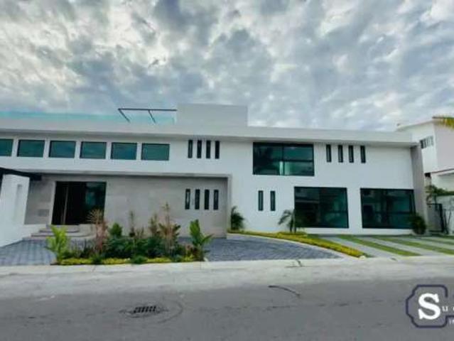 Casa amplia y moderna en fracc Lomas de cocoyoc